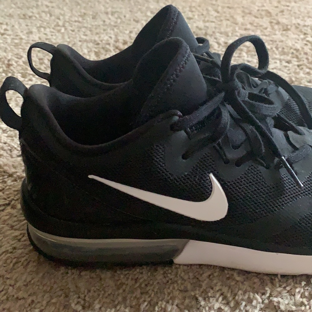 Nike Black and White Low-Top Athletic Sneakers - Picture 12 of 12